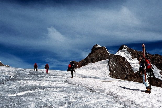 Hiking Rwenzori Mountains